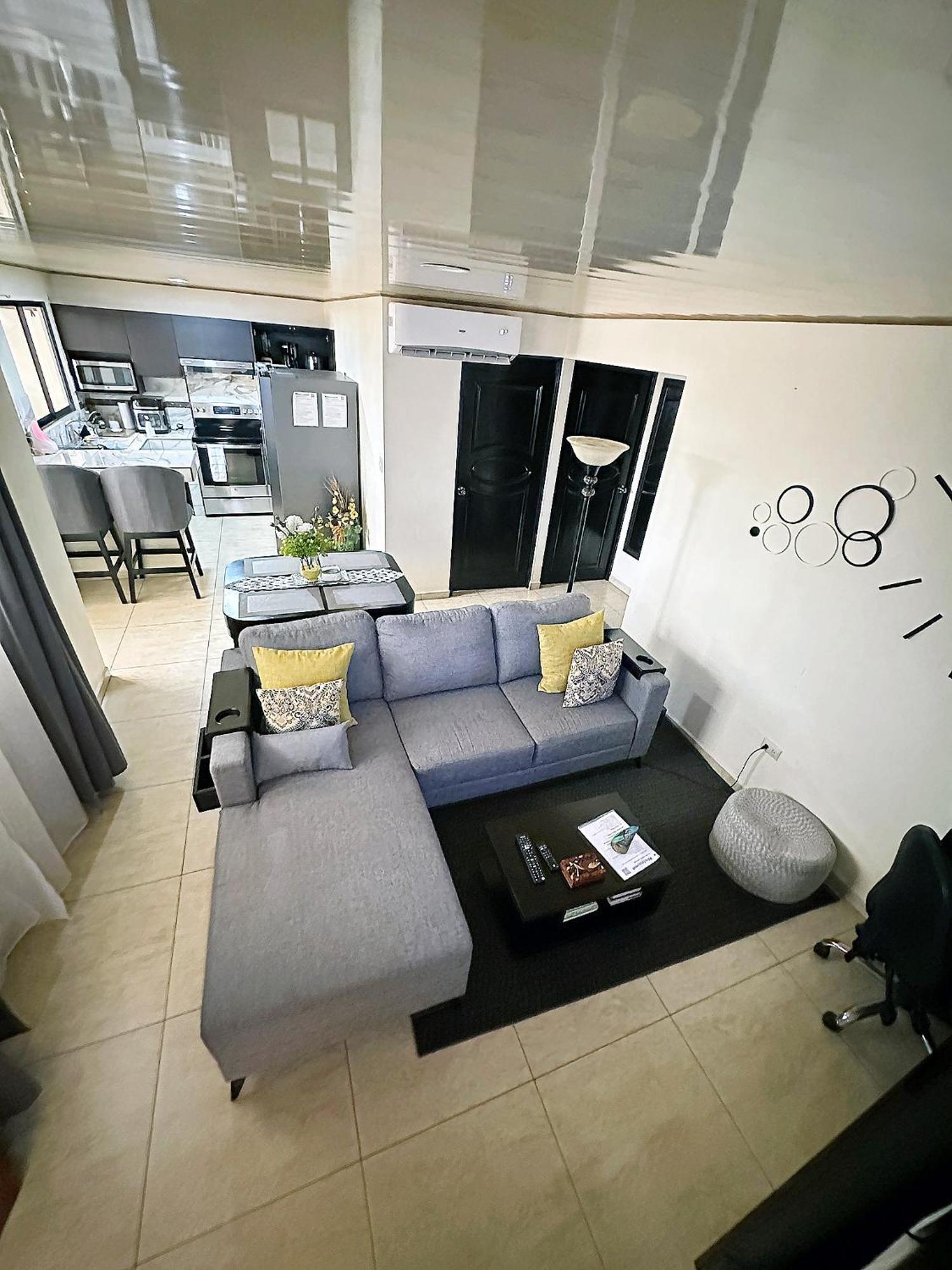 Senderos Apartment, Self Check- In, Airport Sjo 5 Min Río Segundo Kültér fotó